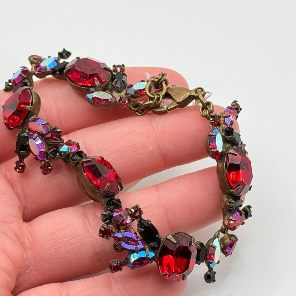 Sorrelli Classic Clover Bracelet With Red Swarovski Crystals & Antique Gold-Tone